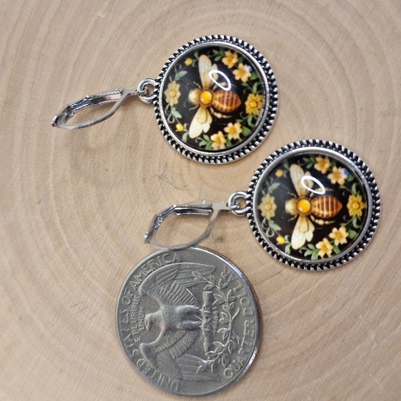 Bee Design Silver Earrings - Picture 2 of 3